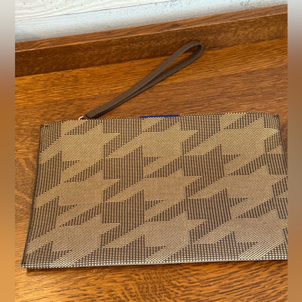 Rothy’s Collectors Edition Houndstooth Wristlet!